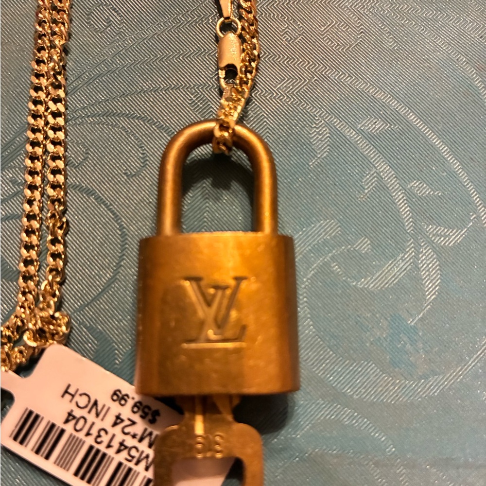 Brass Gold Tone Louis Vuitton Padlock & Key 319 w New Gold Tone Unbranded Chain - Picture 2 of 5